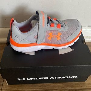 Under Armour BPS Assert size 13.5 2E Wide little boys shoe.